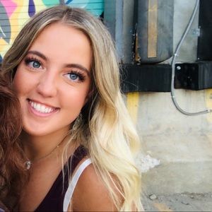 Meet your Posher, Caroline